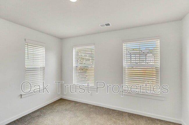 Building Photo - 236 Somerset Acrs Dr