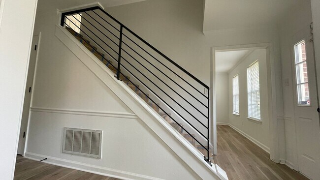 Building Photo - Beautiful 3 Bed / 2.5 Bath home in WLR!
