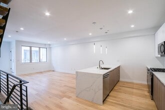 Building Photo - 119 Greenwich St