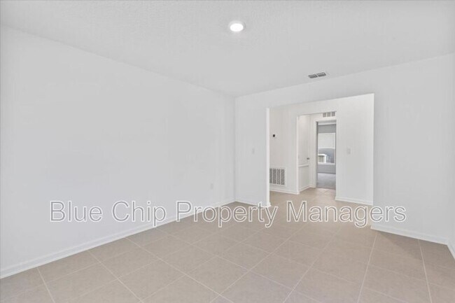 Building Photo - 5131 Magnolia Palm Dr