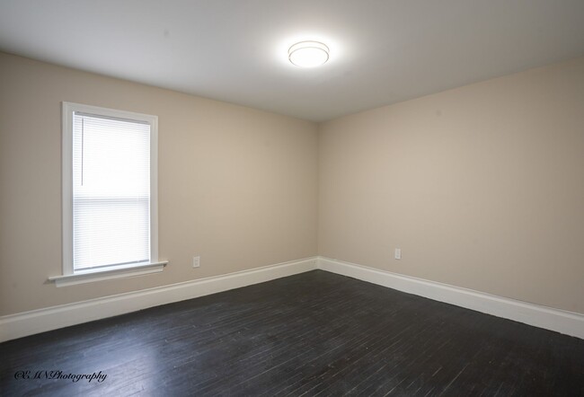 Building Photo - Charming two bedroom apartment in bustling...