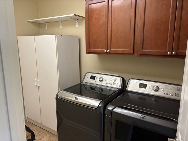 Building Photo - Wonderful 3 bedroom + Loft, 2.5 bathroom h...