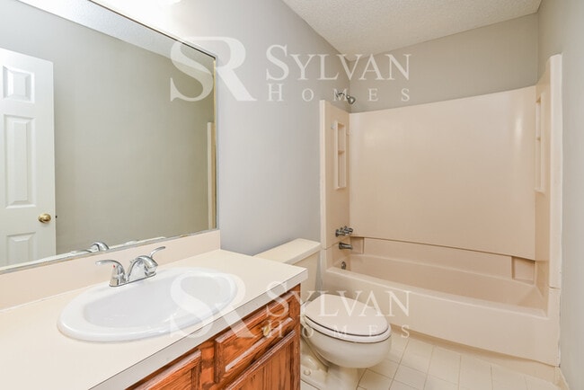 Building Photo - Lovely 3BR Colonial with Attached Garage!