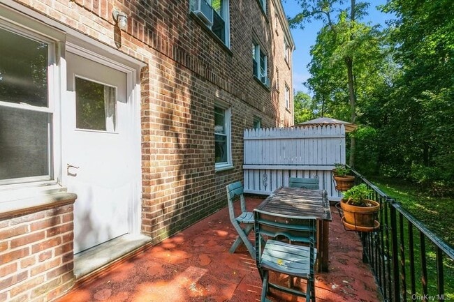 Building Photo - 45 Carpenter Ave