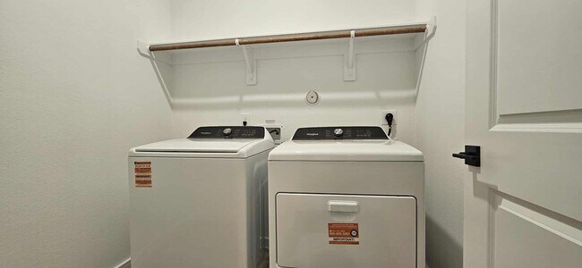 Building Photo - 8434 Bay Oaks Dr