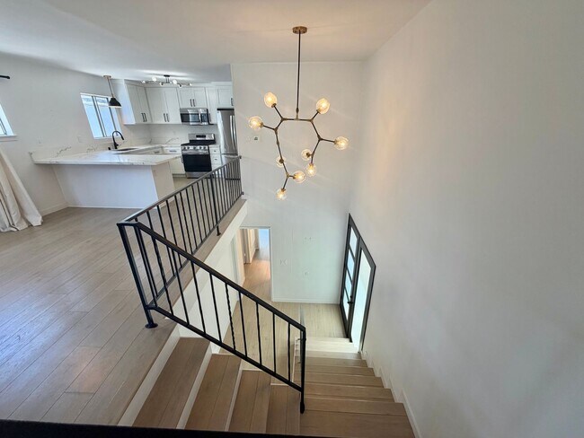 Building Photo - Hill Section 3BD Home with Large Backyard & Renovated Quartz Kitchen
