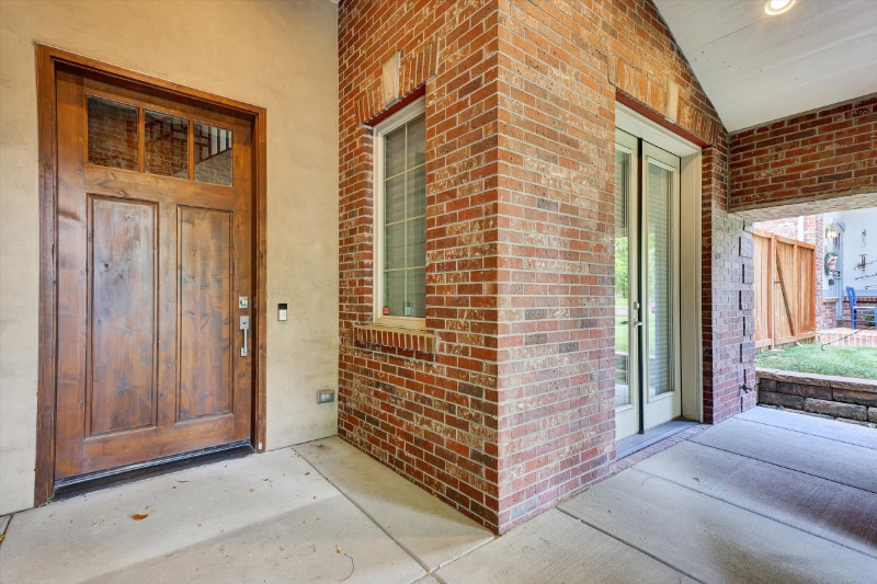 Building Photo - 595 S Corona St