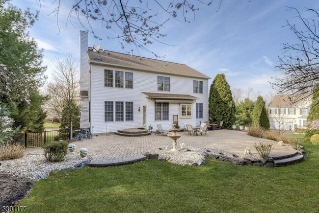 Building Photo - 2 Bedford Dr