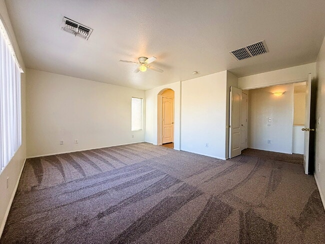 Building Photo - Spacious & Stylish in the Heart of Surprise!