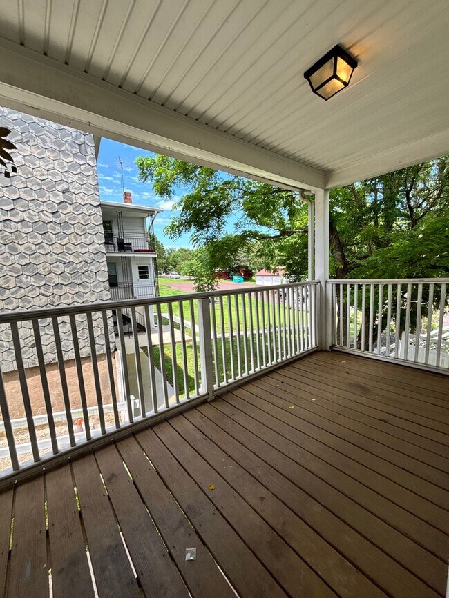 Building Photo - 4 bed 1.5 bathroom apartment in Harleysvil...