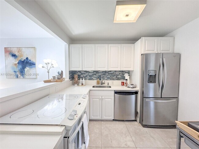 Building Photo - 3301 N Country Club Dr