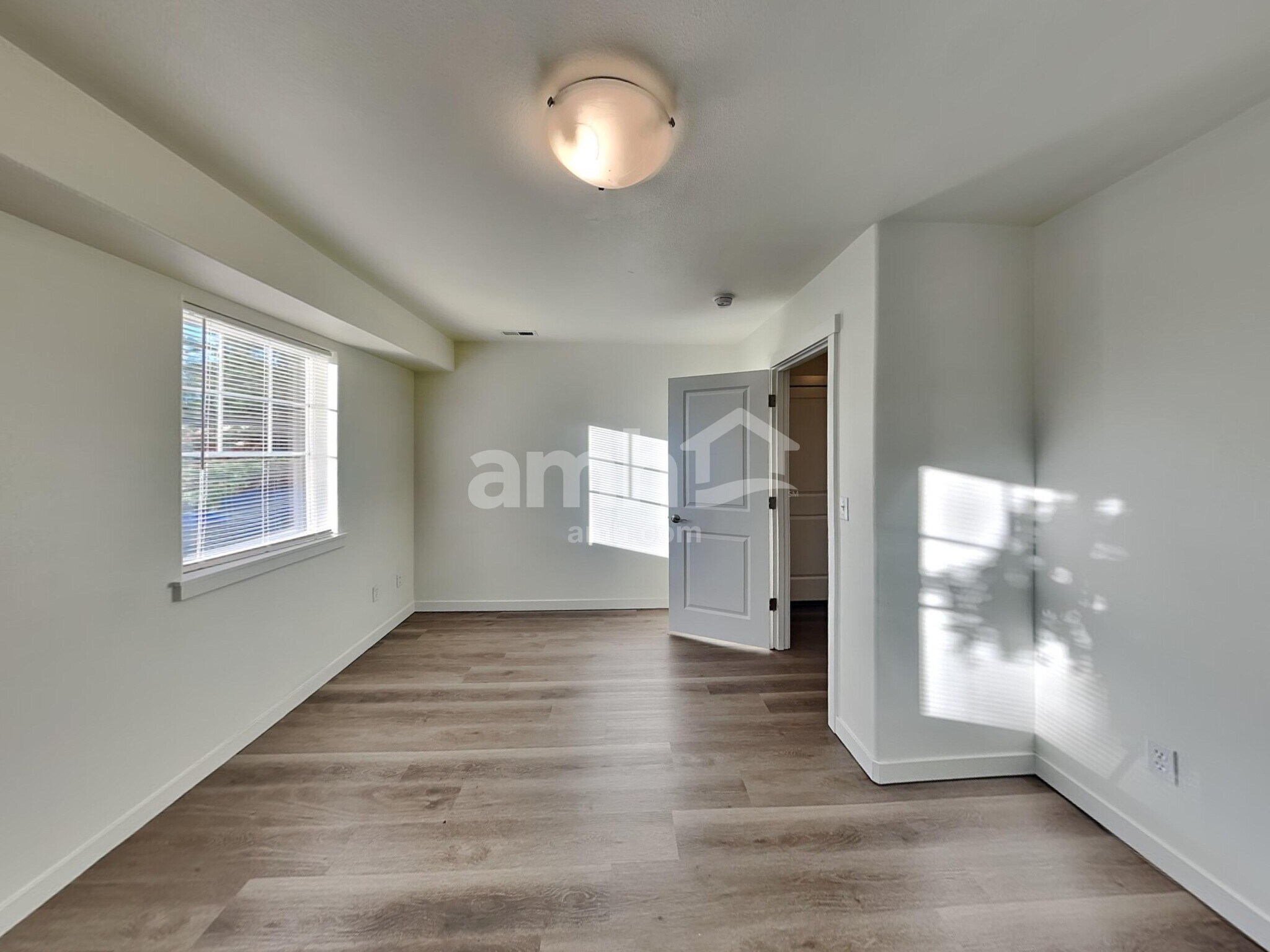 Building Photo - 7329 Rainier Dr