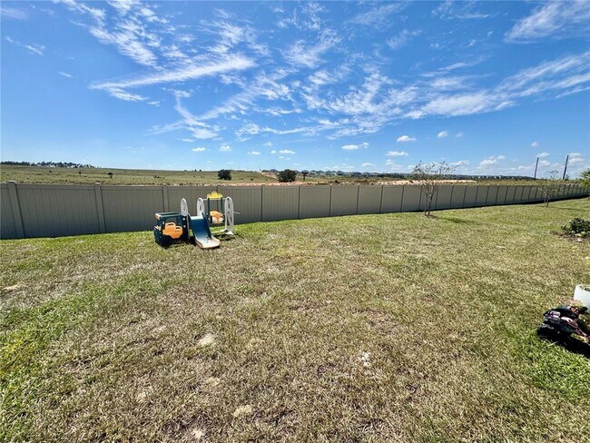 Building Photo - 3024 Armstrong Ave