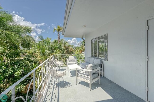 Building Photo - 2717 Yacht Club Blvd