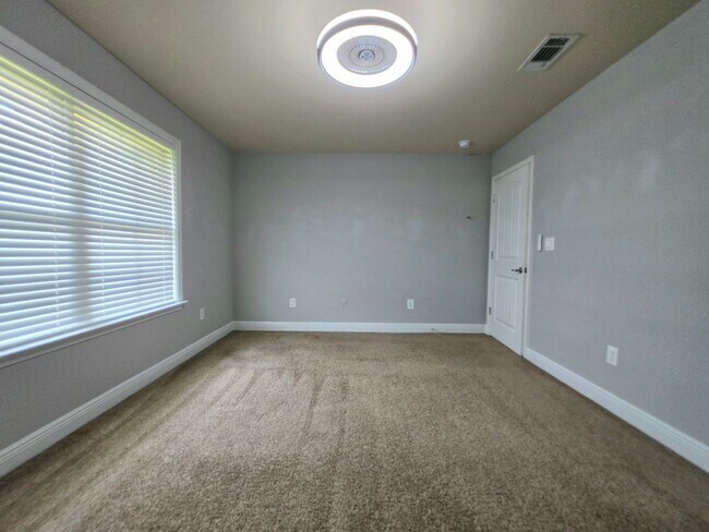 Building Photo - 14645 Birkdale Dr