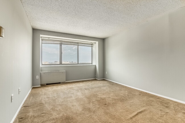 Building Photo - 4141 Henderson Rd