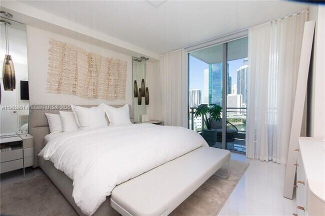 Building Photo - 92 SW 3rd St