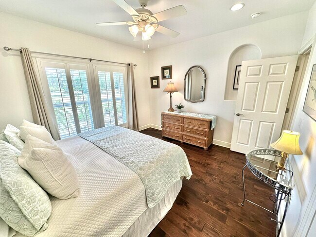 Building Photo - 206 E Pinehurst Dr