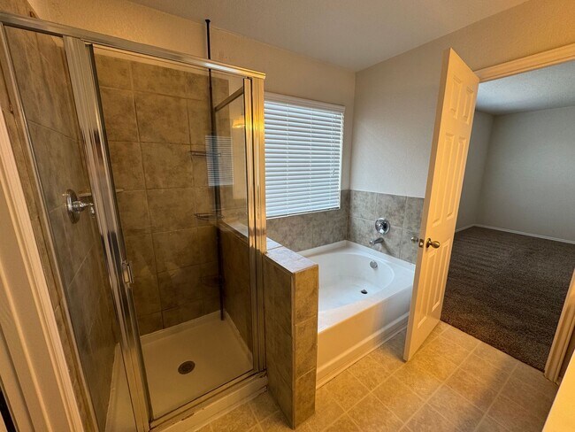 Building Photo - CUTE 2-STORY NESTLED ON A CUL-DE-SAC FEATU...