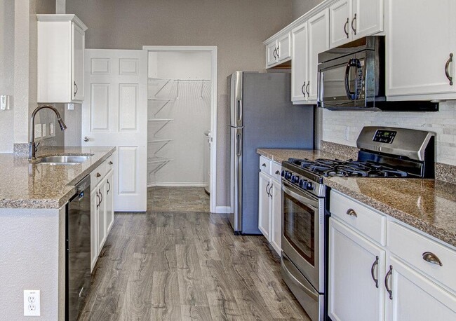 Building Photo - 1111 Whitley Dr
