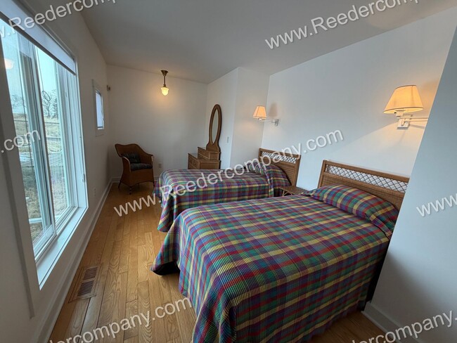 Building Photo - Beautifully updated 3 bed 2 bath house in Miller Beach.