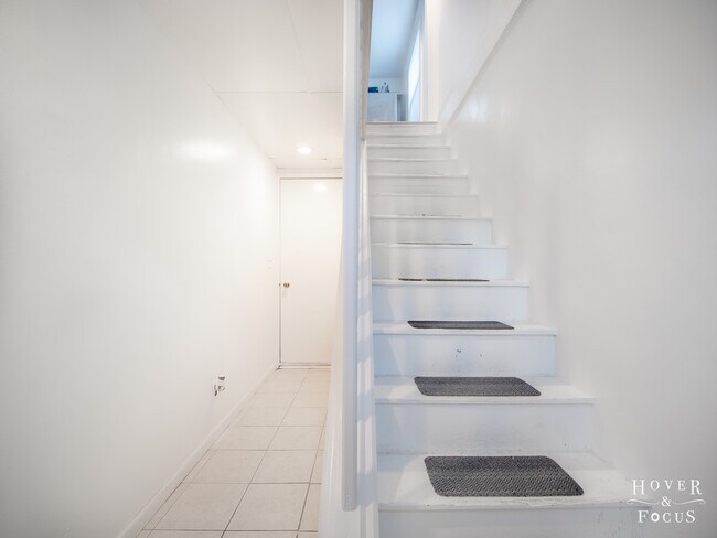 Building Photo - 1511 N Green St