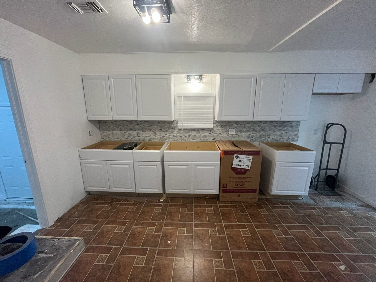 Building Photo - 725 E Eubanks St