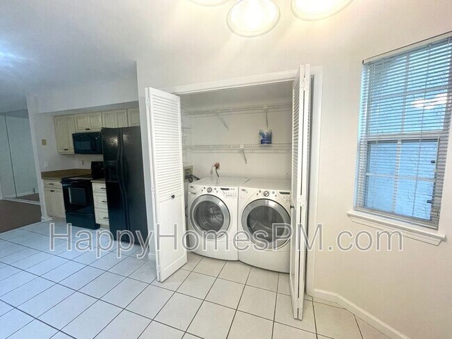 Building Photo - 1125 Monaco Dr