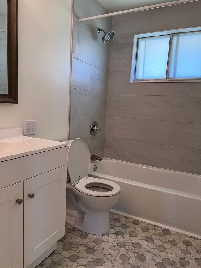 Building Photo - 4 bed 2 bath Arvada Home