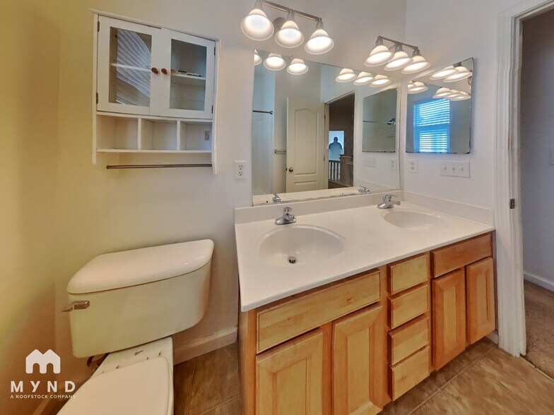 Building Photo - 10 Shadmoor Pl