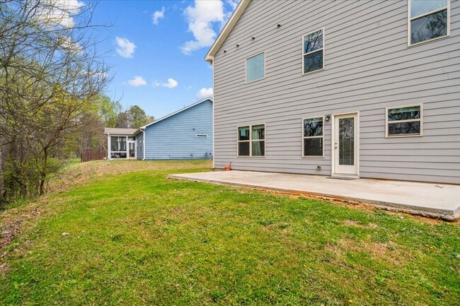 Building Photo - 1407 Red Hill Dr