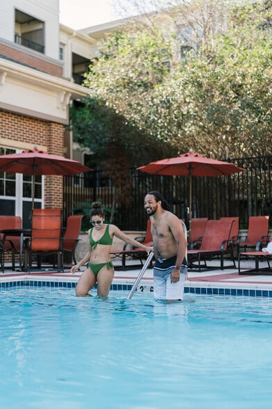 Building Photo - The Courts at Huntington Station