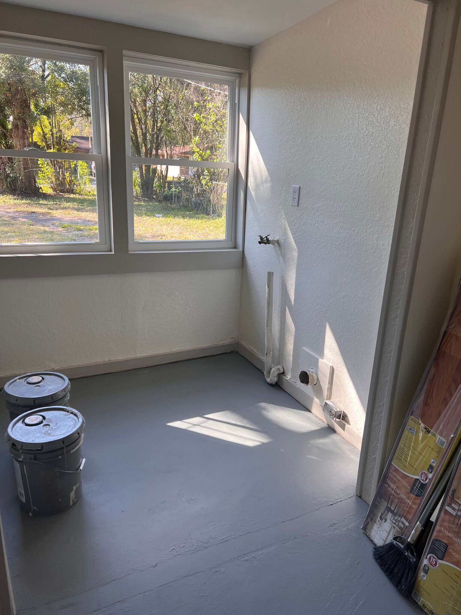 Laundry / storage - 2821 W 11th St