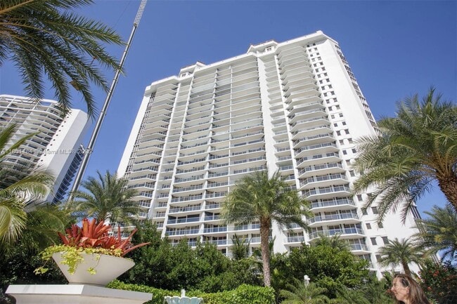 Building Photo - 2600 Island Blvd