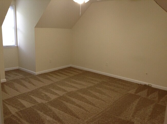 Building Photo - Five Points 3br - Fall 2026 Prelease