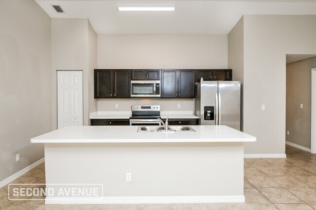 Building Photo - 846 Carnation Ave SE