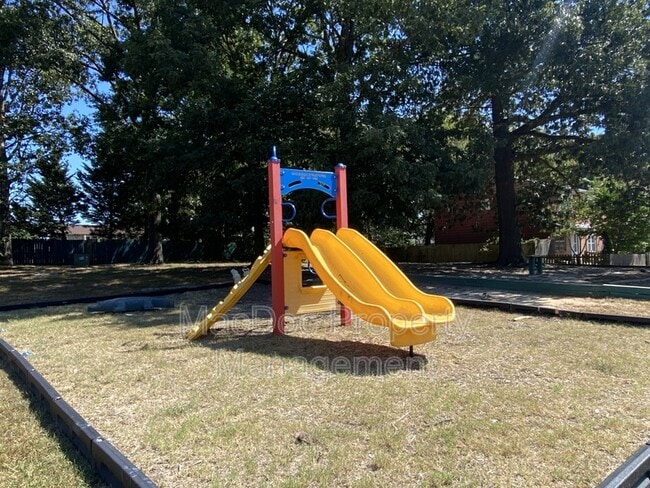 Building Photo - 813 Sledgehammer Dr