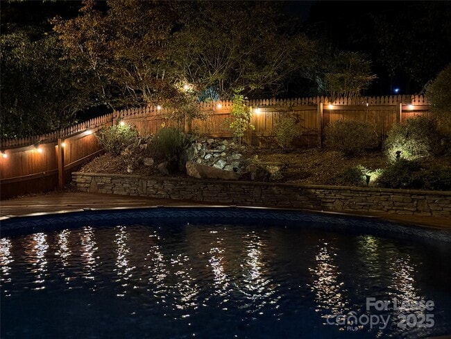 Building Photo - 1011 Lakeshore Dr