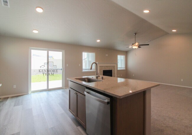 Building Photo - 3 Bedroom, 2 Bath Home in Kennewick