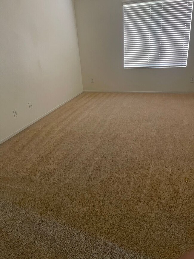 Building Photo - 4-bedroom, 3 bath + Loft!  Mountain's Edge 89178