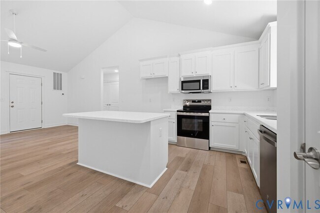 Building Photo - 21169 Baileys Ln