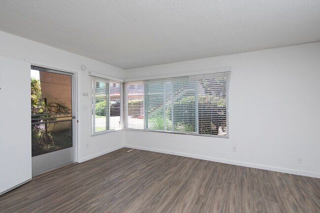 Building Photo - OPEN HOUSE: 12/13 11AM-12PM ~ Beautifully Remodeled 2 BR in South Park