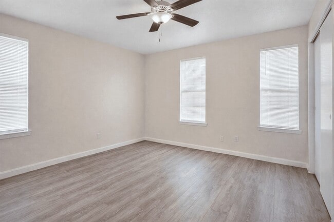 Building Photo - 7827 Leonora St