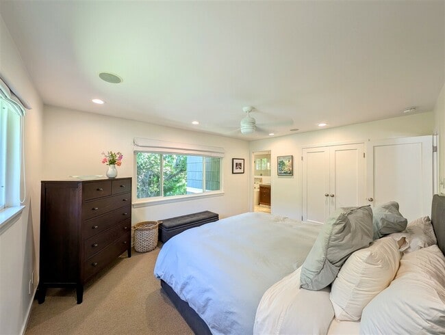 Building Photo - 10 Idalia Ct