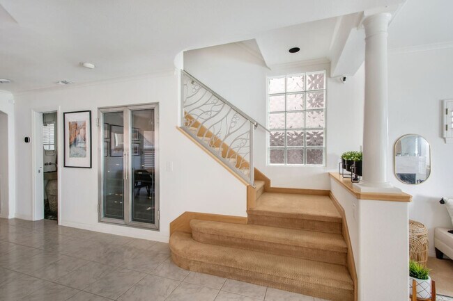 Building Photo - 603 10th St