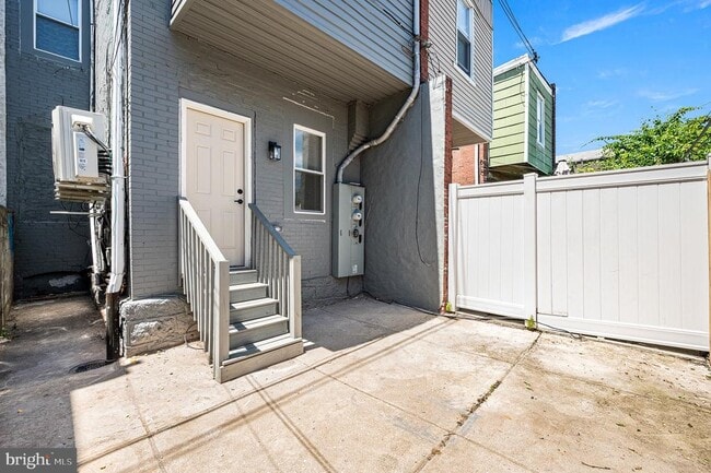 Building Photo - 441 S 61st St