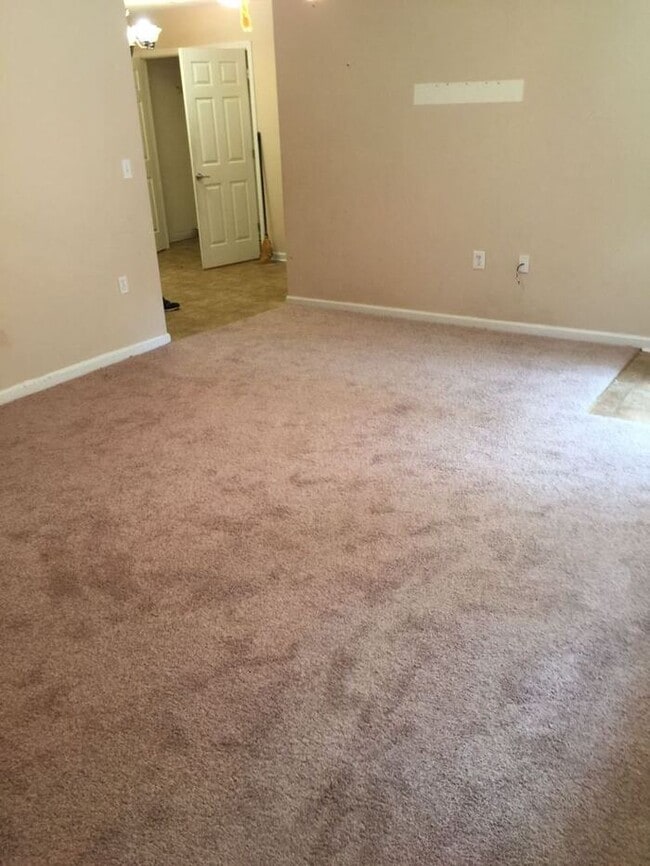 Building Photo - 4Bedrooms In Oak Park Subdivision In Quinc...