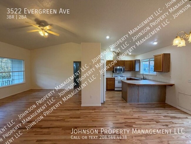 Building Photo - 3522 Evergreen Ave