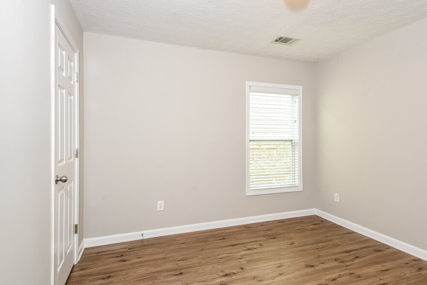 Building Photo - 210 Winterbury Dr