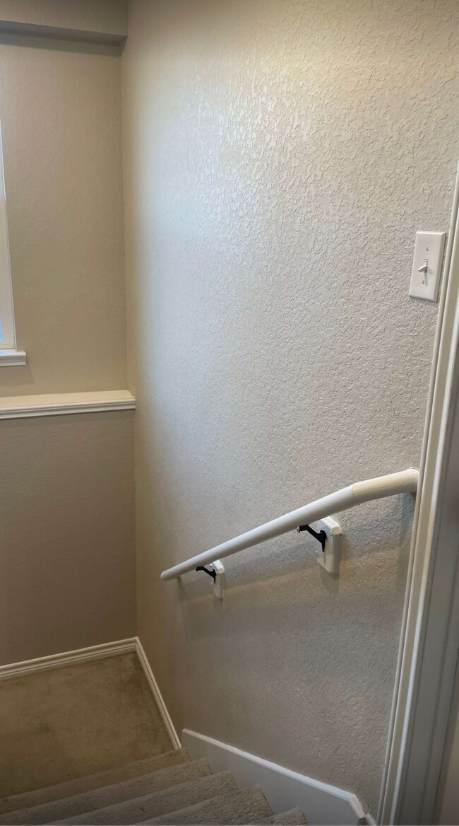 Building Photo - 9619 Pleasanton Blf